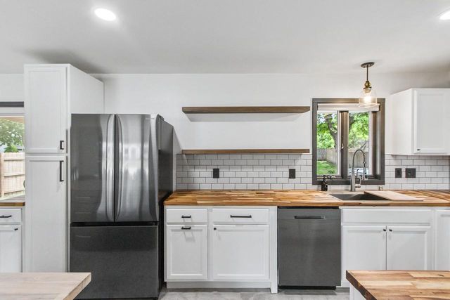 221 Highland Avenue, Portage, WI 53913