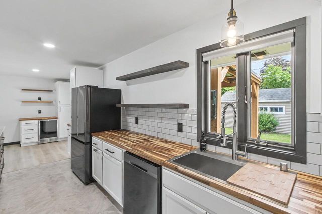221 Highland Avenue, Portage, WI 53913