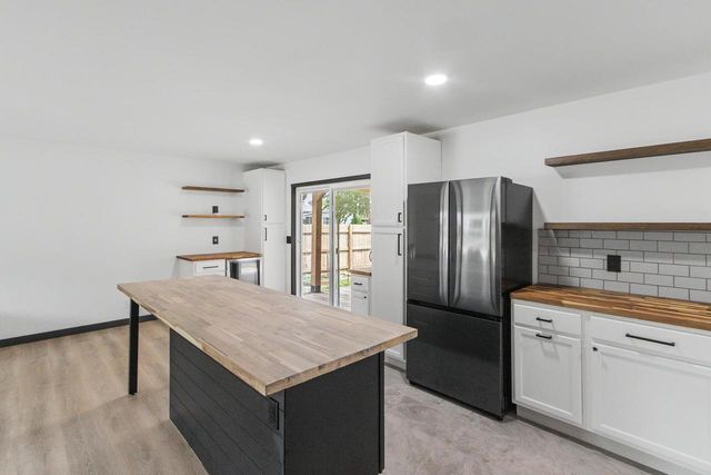 221 Highland Avenue, Portage, WI 53913