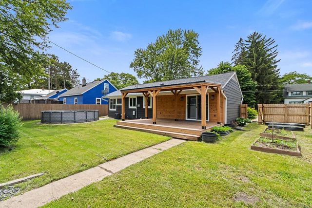 221 Highland Avenue, Portage, WI 53913