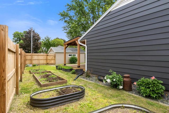 221 Highland Avenue, Portage, WI 53913