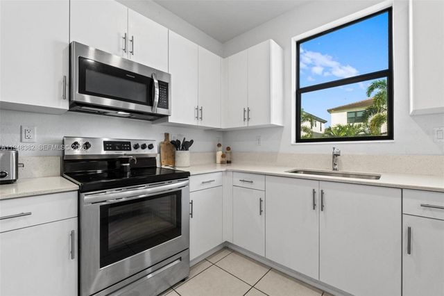 12927 SW 229th Ter, Miami, FL 33170