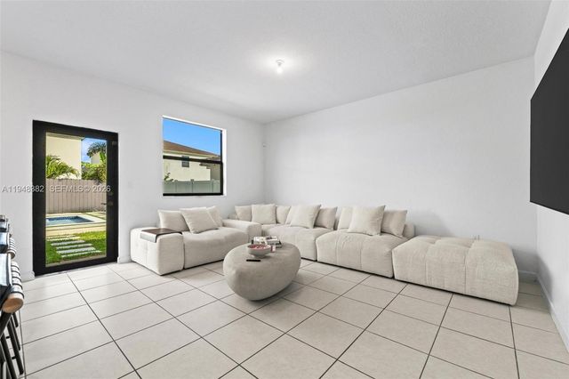 12927 SW 229th Ter, Miami, FL 33170