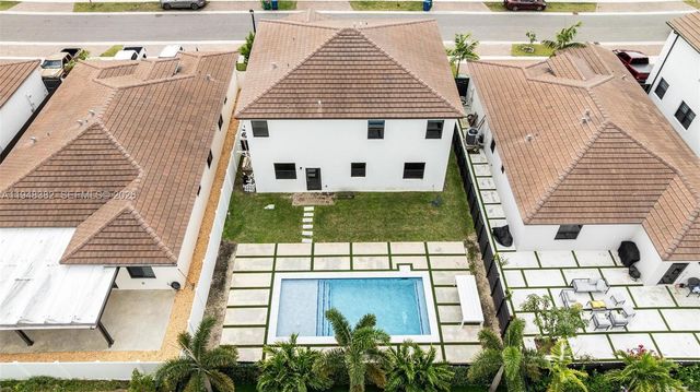 12927 SW 229th Ter, Miami, FL 33170