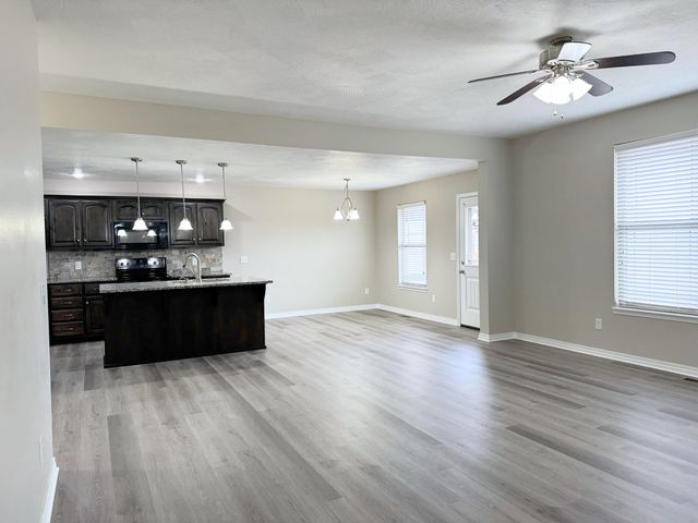 526 Declaration Drive, Rogersville, MO 65742