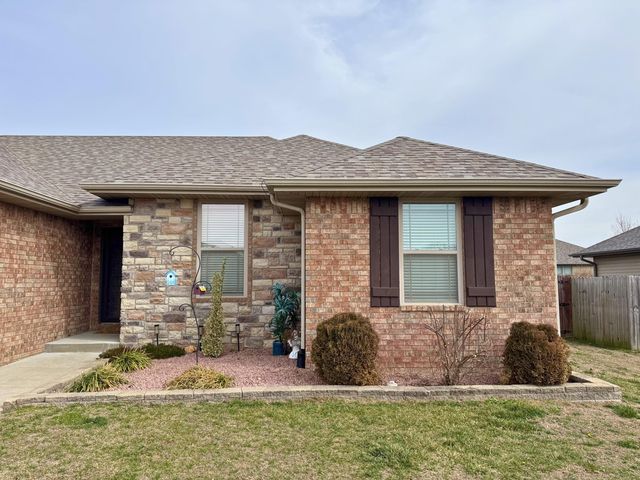 526 Declaration Drive, Rogersville, MO 65742