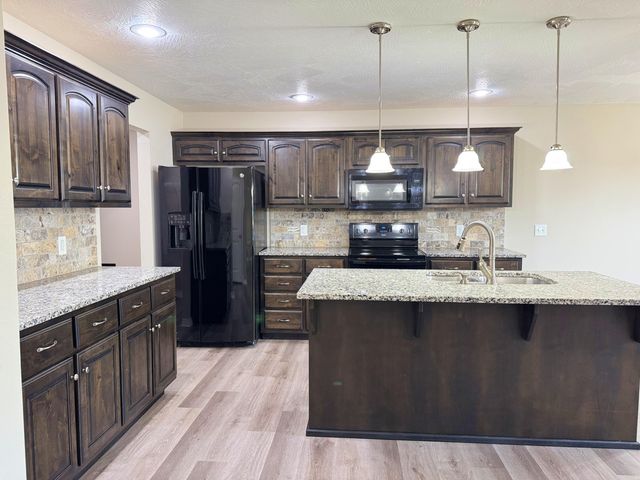 526 Declaration Drive, Rogersville, MO 65742