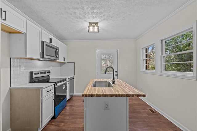 8 Lee Street, Liberty, SC 29657