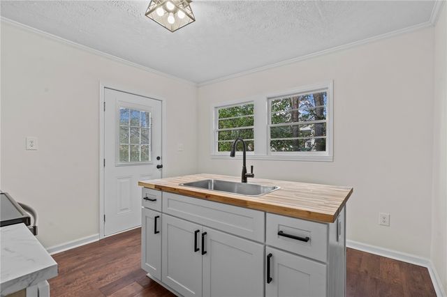 8 Lee Street, Liberty, SC 29657