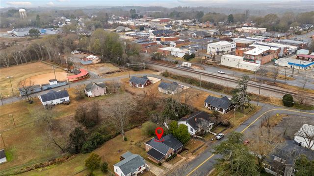 8 Lee Street, Liberty, SC 29657