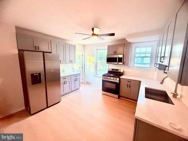 31 ALDEN AVE AVE, Trenton, NJ 08618
