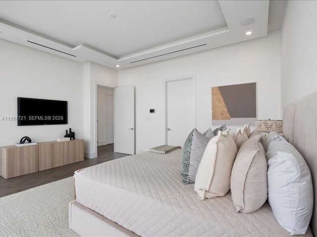 4008 NE 167th Street 6, North Miami Beach, FL 33160