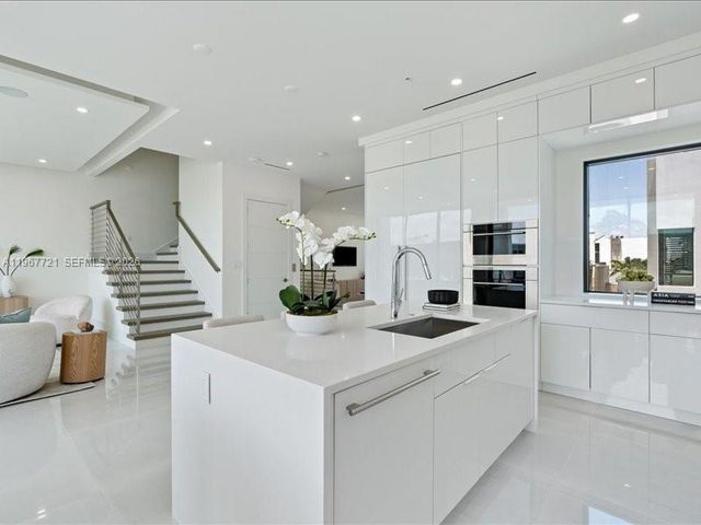 4008 NE 167th Street 6, North Miami Beach, FL 33160