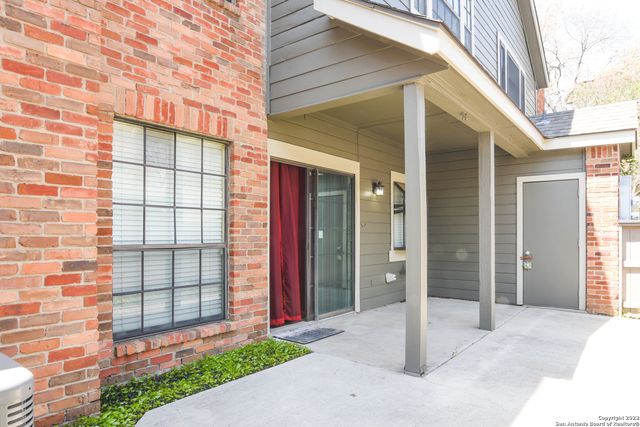 9 Chapel Hill Circle, San Antonio, TX 78240