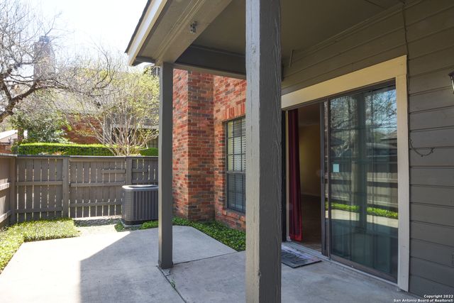 9 Chapel Hill Circle, San Antonio, TX 78240