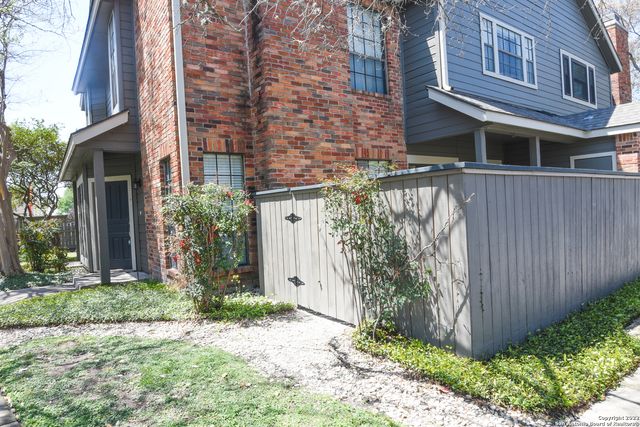 9 Chapel Hill Circle, San Antonio, TX 78240