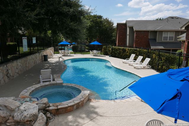 9 Chapel Hill Circle, San Antonio, TX 78240