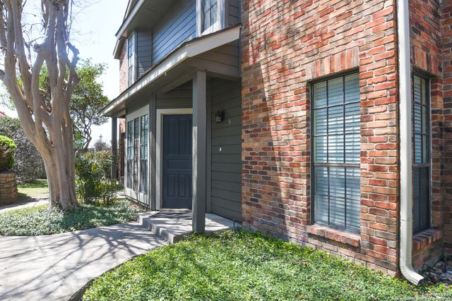 9 Chapel Hill Circle, San Antonio, TX 78240