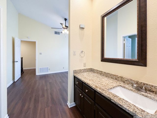 9 Chapel Hill Circle, San Antonio, TX 78240