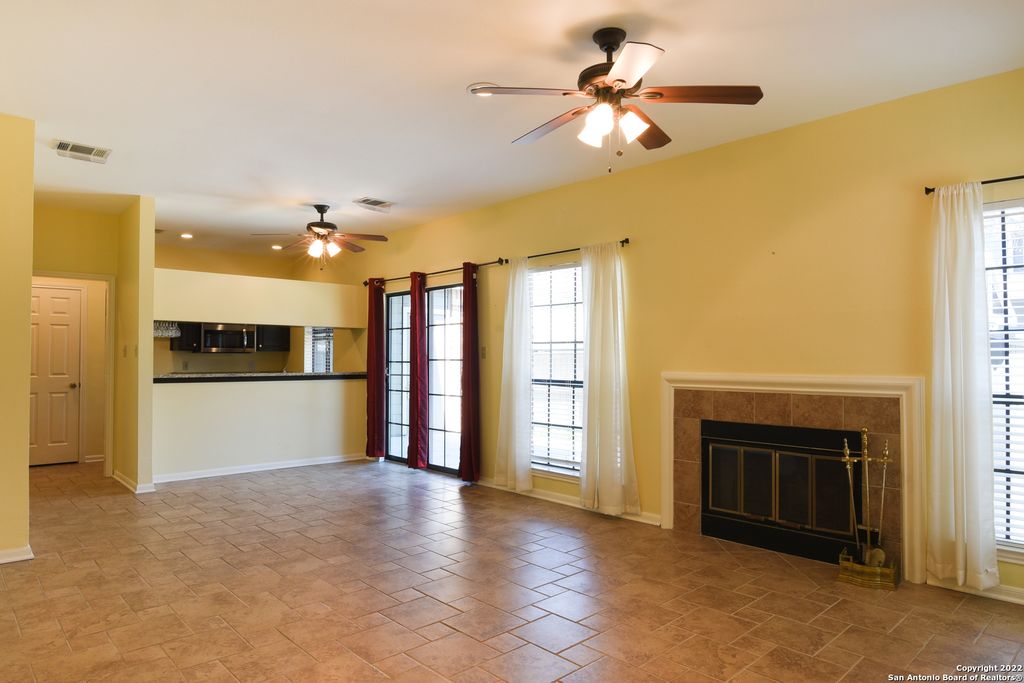 9 Chapel Hill Circle, San Antonio, TX 78240