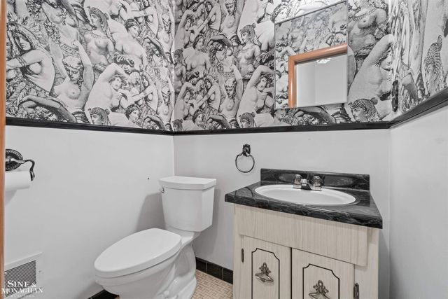 28444 Kirkside Lane, Farmington Hills, MI 48334