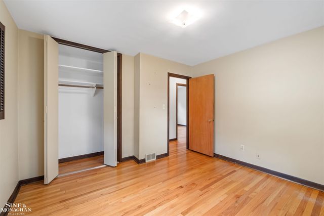 28444 Kirkside Lane, Farmington Hills, MI 48334