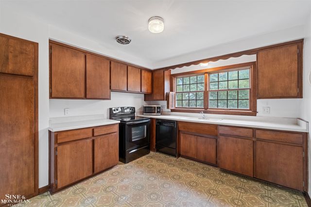 28444 Kirkside Lane, Farmington Hills, MI 48334