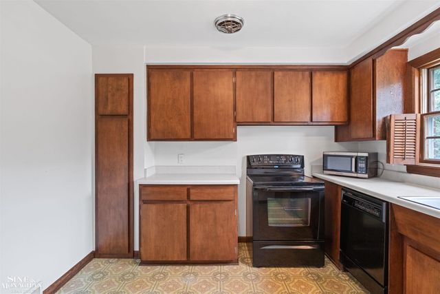 28444 Kirkside Lane, Farmington Hills, MI 48334