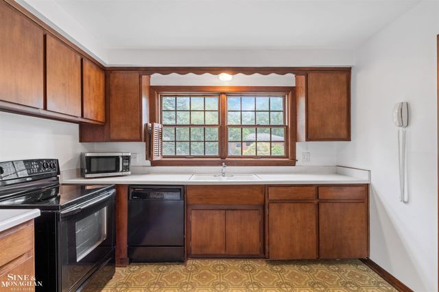 28444 Kirkside Lane, Farmington Hills, MI 48334