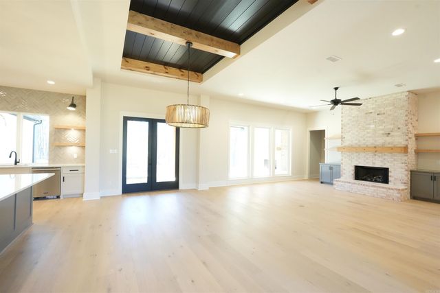 3084 Avilla Manor, Alexander, AR 72002