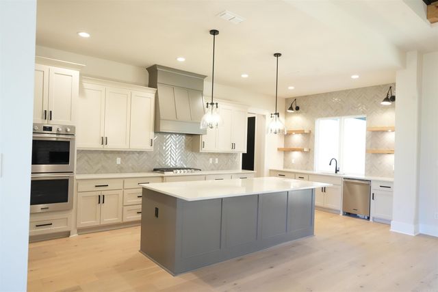 3084 Avilla Manor, Alexander, AR 72002