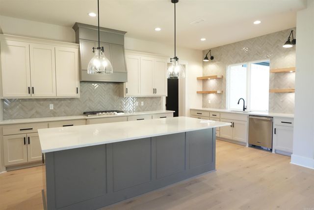 3084 Avilla Manor, Alexander, AR 72002