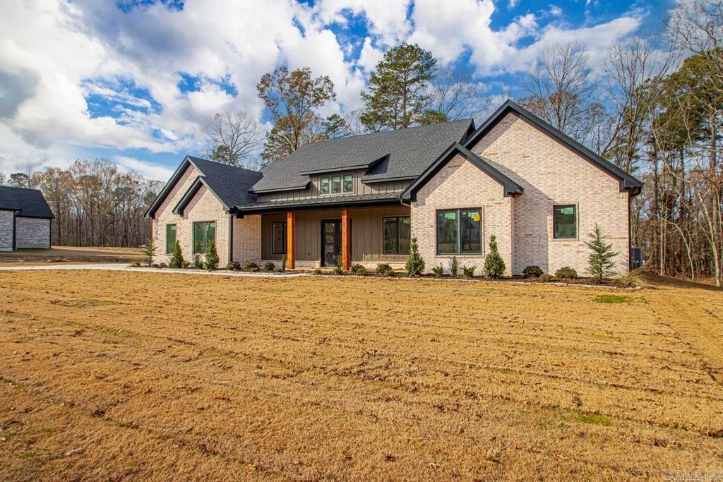 3084 Avilla Manor, Alexander, AR 72002