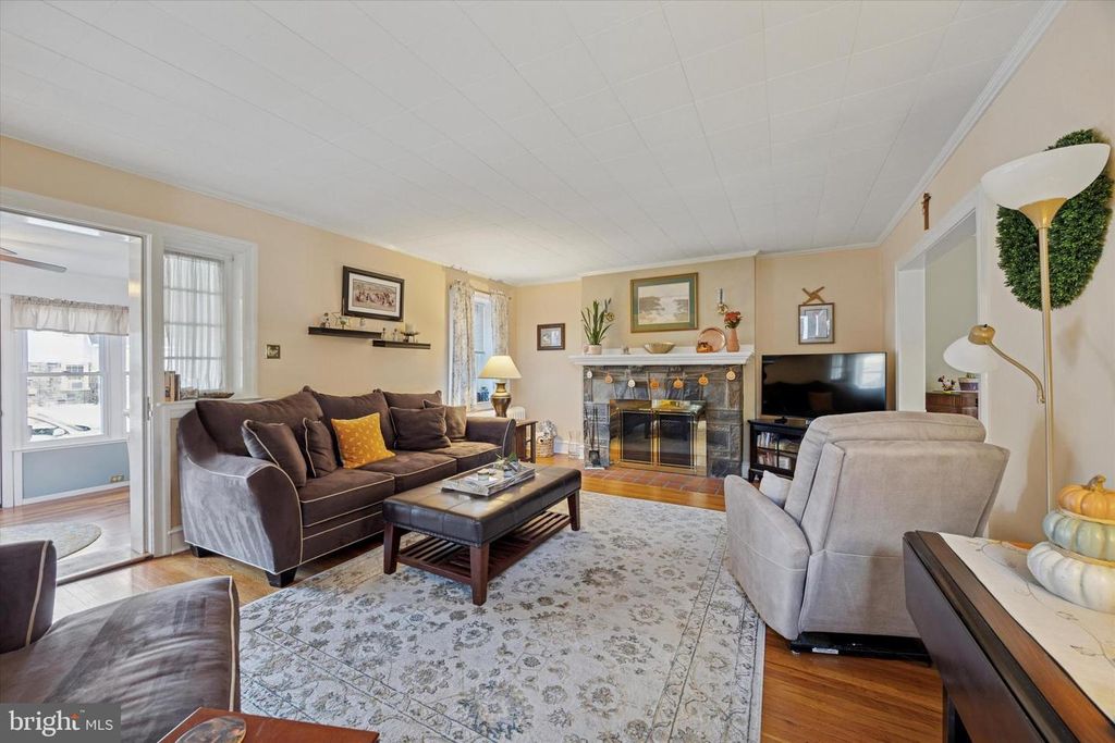 7220 LINWOOD AVE, Upper Darby, PA 19082