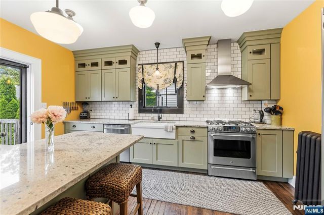 16 Coolidge Avenue, Bloomfield, NJ 07003