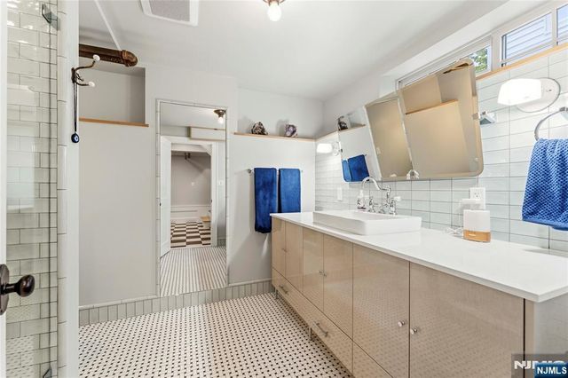 16 Coolidge Avenue, Bloomfield, NJ 07003