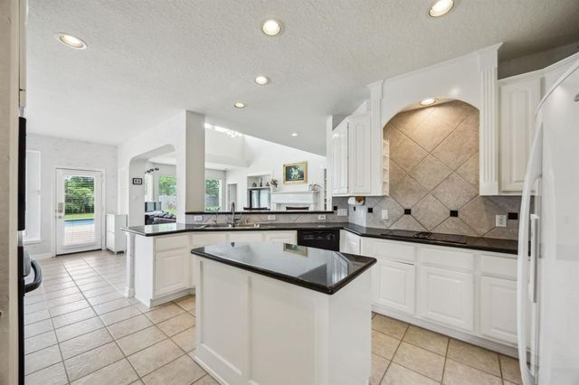 5539 Emerald Pointe Court, Sugar Land, TX 77479