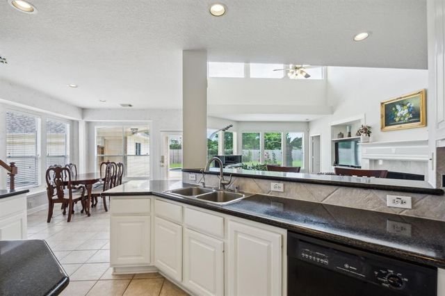 5539 Emerald Pointe Court, Sugar Land, TX 77479