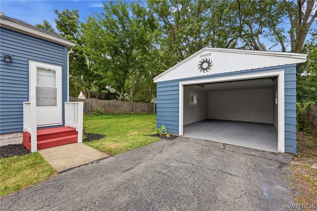580 Longmeadow Road, Amherst, NY 14226