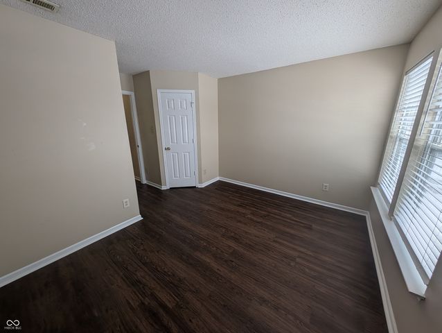 6768 W Philadelphia Drive, Mccordsville, IN 46055