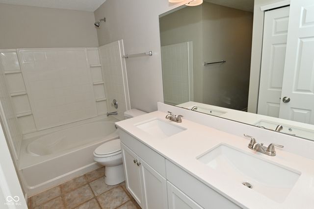 6768 W Philadelphia Drive, Mccordsville, IN 46055