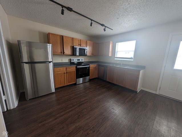 6768 W Philadelphia Drive, Mccordsville, IN 46055