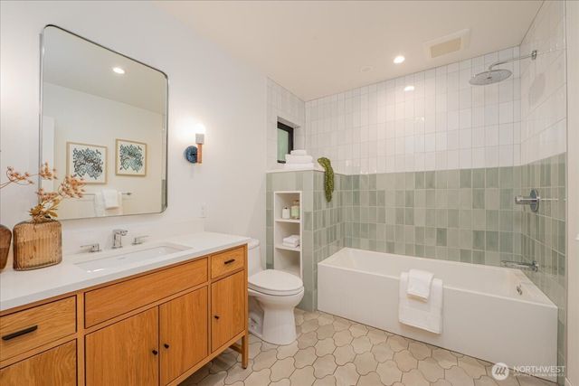 17844 10th Avenue NW, Shoreline, WA 98177