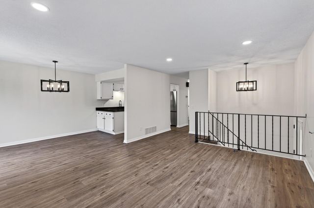 2876 Castleford Court, Woodbury, MN 55125