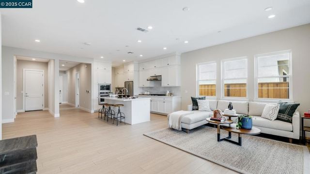 2818 Stampede Lane, Tracy, CA 95377