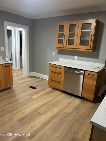 304 Dupont Circle 304, Kinston, NC 28501