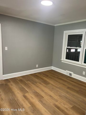 304 Dupont Circle 304, Kinston, NC 28501