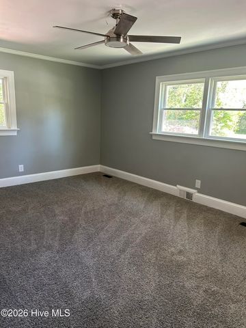 304 Dupont Circle 304, Kinston, NC 28501