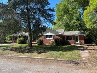 304 Dupont Circle 304, Kinston, NC 28501