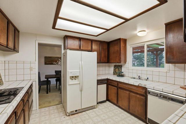 9872 Oakplace E, Folsom, CA 95630